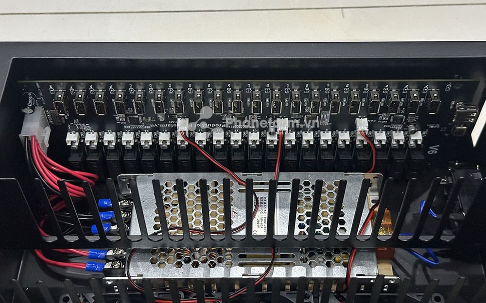 Alternative view of Box Phone Farm J7pro